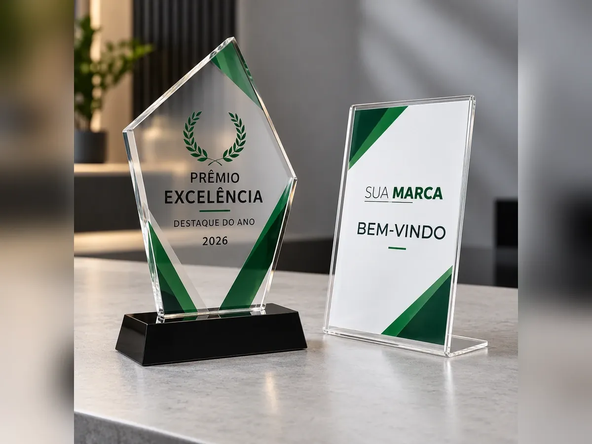 Troféu de acrílico com base preta e display de mesa em acrílico